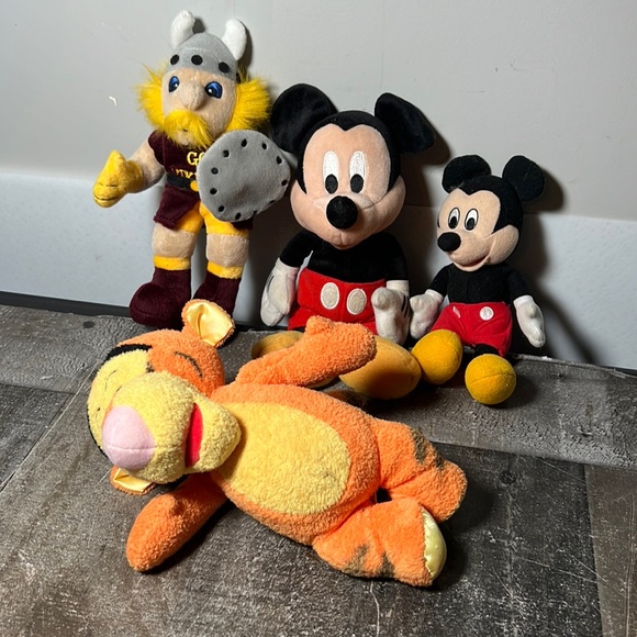 Other - Vintage 4 Assorted Plush Figurines